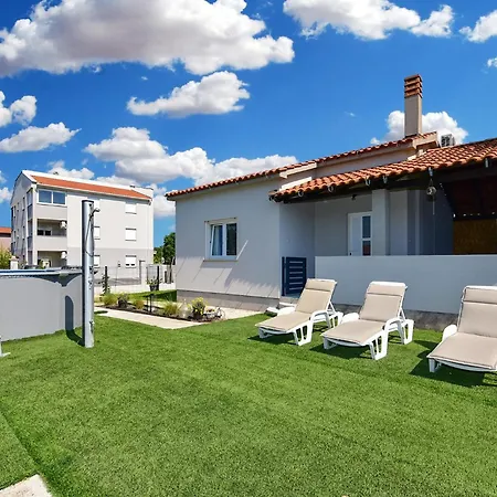 House Alex 2434 Valbandon